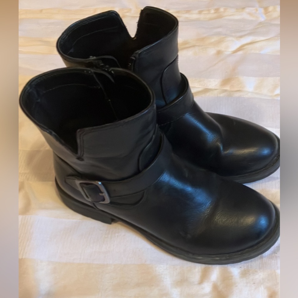 Girls size 2 boots